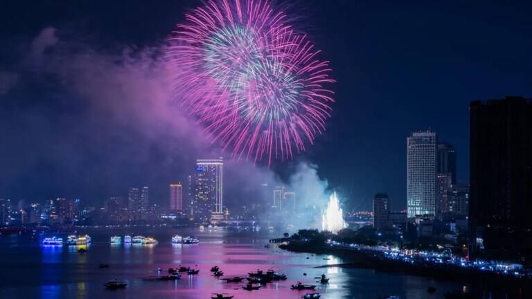pháo hoa DIFF nhìn từ sun galaxy complex đà nẵng